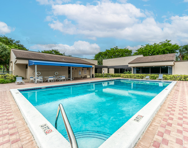 2200 S Cypress Bend Drive - Photo Thumbnail 43