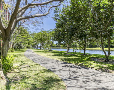 2200 S Cypress Bend Drive - Photo Thumbnail 29