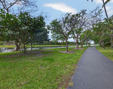 2200 S Cypress Bend Drive - Photo Thumbnail 27
