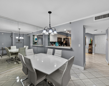 2200 S Cypress Bend Drive - Photo Thumbnail 11
