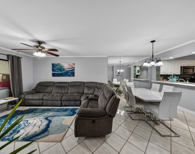 2200 S Cypress Bend Drive - Photo Thumbnail 14