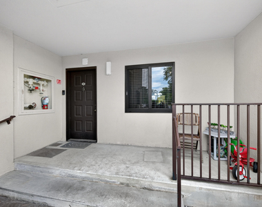 2200 S Cypress Bend Drive - Photo Thumbnail 3