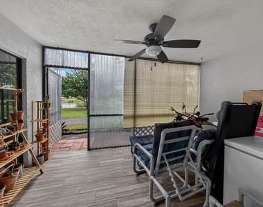 2200 S Cypress Bend Drive - Photo Thumbnail 17
