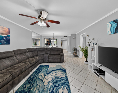 2200 S Cypress Bend Drive - Photo Thumbnail 15