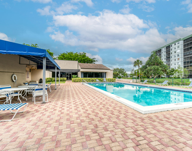 2200 S Cypress Bend Drive - Photo Thumbnail 46