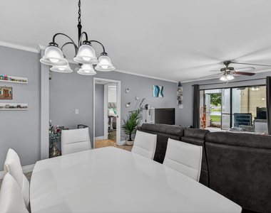 2200 S Cypress Bend Drive - Photo Thumbnail 12