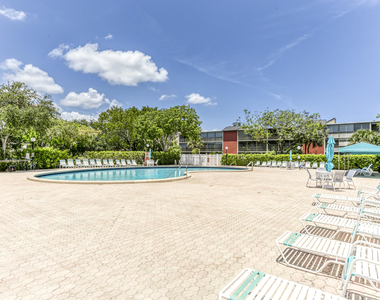 2200 S Cypress Bend Drive - Photo Thumbnail 39