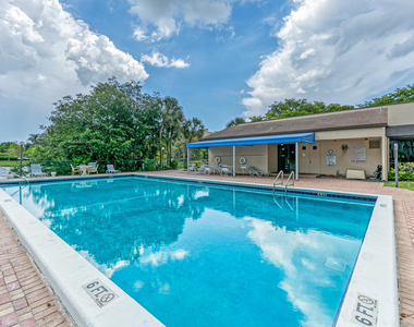 2200 S Cypress Bend Drive - Photo Thumbnail 44