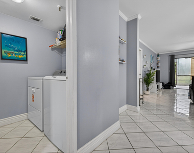 2200 S Cypress Bend Drive - Photo Thumbnail 10