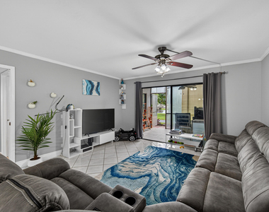 2200 S Cypress Bend Drive - Photo Thumbnail 13