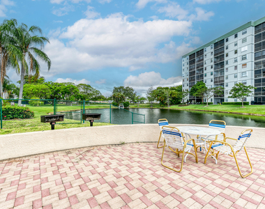 2200 S Cypress Bend Drive - Photo Thumbnail 47