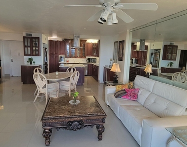 1147 Hillsboro Mile - Photo Thumbnail 11