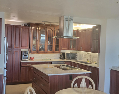 1147 Hillsboro Mile - Photo Thumbnail 5