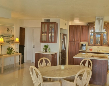1147 Hillsboro Mile - Photo Thumbnail 7