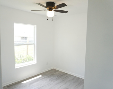 1173 W 28th Street - Photo Thumbnail 8