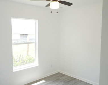 1173 W 28th Street - Photo Thumbnail 12