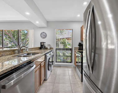 368 Brackenwood Circle - Photo Thumbnail 9