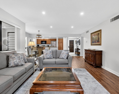 368 Brackenwood Circle - Photo Thumbnail 4