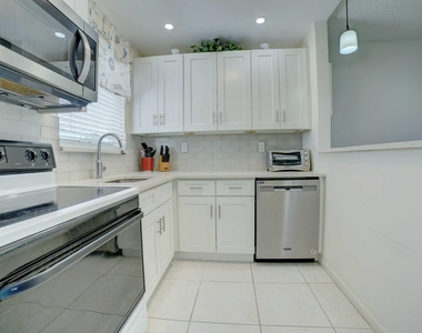 1801 Ocean Drive - Photo Thumbnail 2