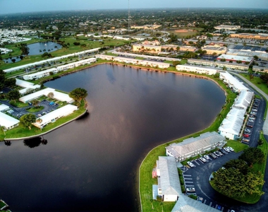1801 Ocean Drive - Photo Thumbnail 5