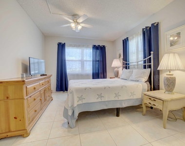 1801 Ocean Drive - Photo Thumbnail 3