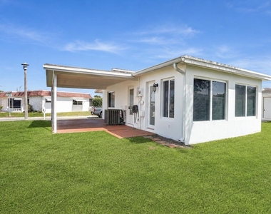 1045 Nw 73rd Avenue - Photo Thumbnail 10
