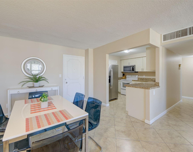 305 N Pompano Beach Boulevard - Photo Thumbnail 3