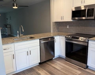 1219 S Lakes End Drive - Photo Thumbnail 6