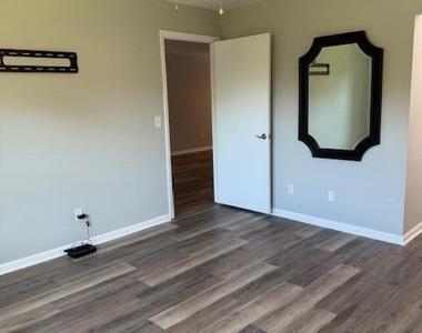 1219 S Lakes End Drive - Photo Thumbnail 14