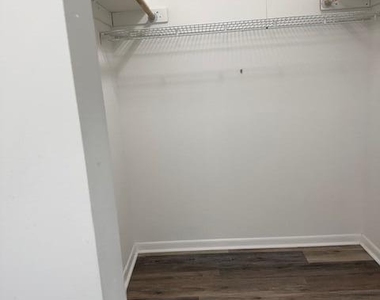 1219 S Lakes End Drive - Photo Thumbnail 16