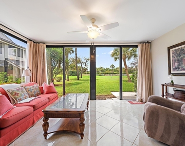 803 Clubhouse Circle - Photo Thumbnail 12