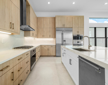 9516 Riverside Park Drive - Photo Thumbnail 13