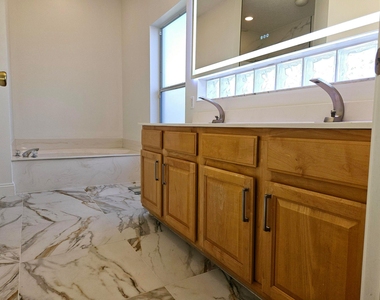 1105 Anchor Point - Photo Thumbnail 11