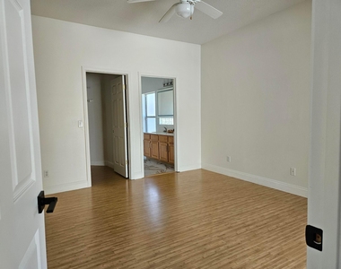 1105 Anchor Point - Photo Thumbnail 10