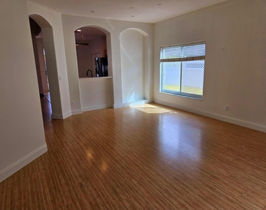 1105 Anchor Point - Photo Thumbnail 6