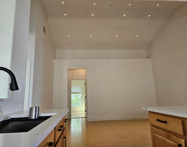 1105 Anchor Point - Photo Thumbnail 8