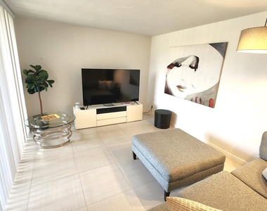 2255 Lindell Boulevard - Photo Thumbnail 5