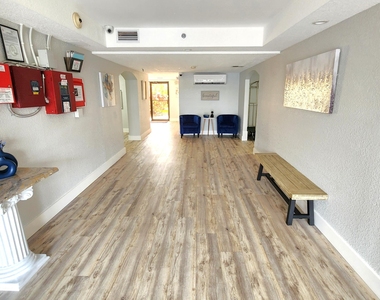 2255 Lindell Boulevard - Photo Thumbnail 1