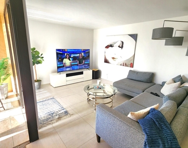 2255 Lindell Boulevard - Photo Thumbnail 4