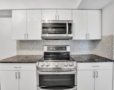 2255 Lindell Boulevard - Photo Thumbnail 11