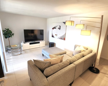 2255 Lindell Boulevard - Photo Thumbnail 3