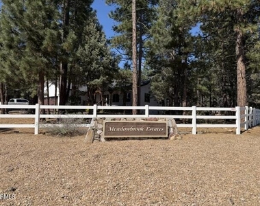 1099 Heritage Trail - Photo Thumbnail 2