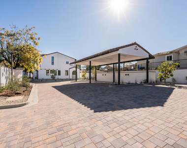 136 N Oakview Drive - Photo Thumbnail 1
