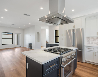 136 N Oakview Drive - Photo Thumbnail 14