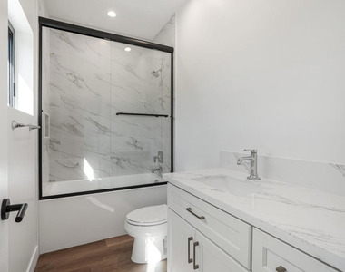 136 N Oakview Drive - Photo Thumbnail 28