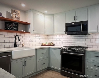 8396 Sunset Trail Place - Photo Thumbnail 5