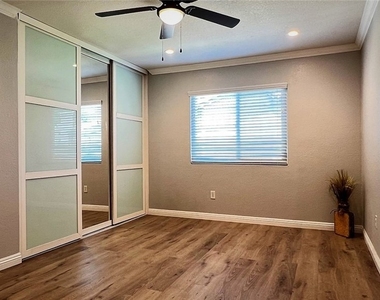 8396 Sunset Trail Place - Photo Thumbnail 14