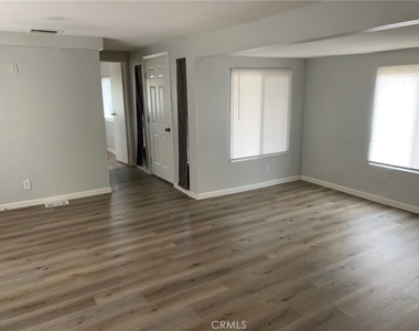 25806 Creag Avenue - Photo Thumbnail 4