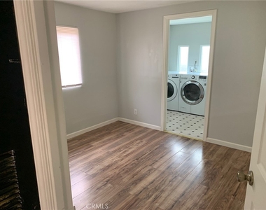 25806 Creag Avenue - Photo Thumbnail 11