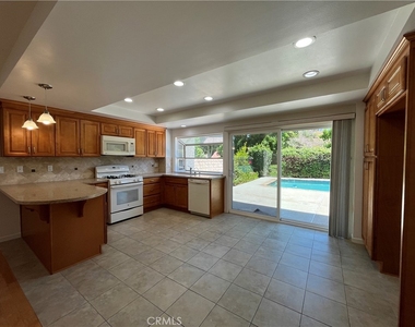 3804 Mainsail Circle - Photo Thumbnail 5
